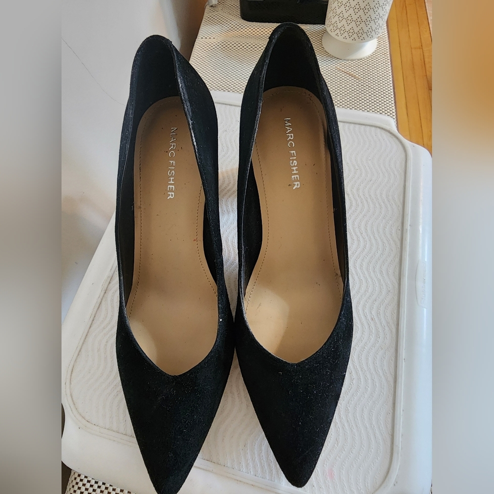MARC FISHER Women's Black Pumps - Picture 2 of 4